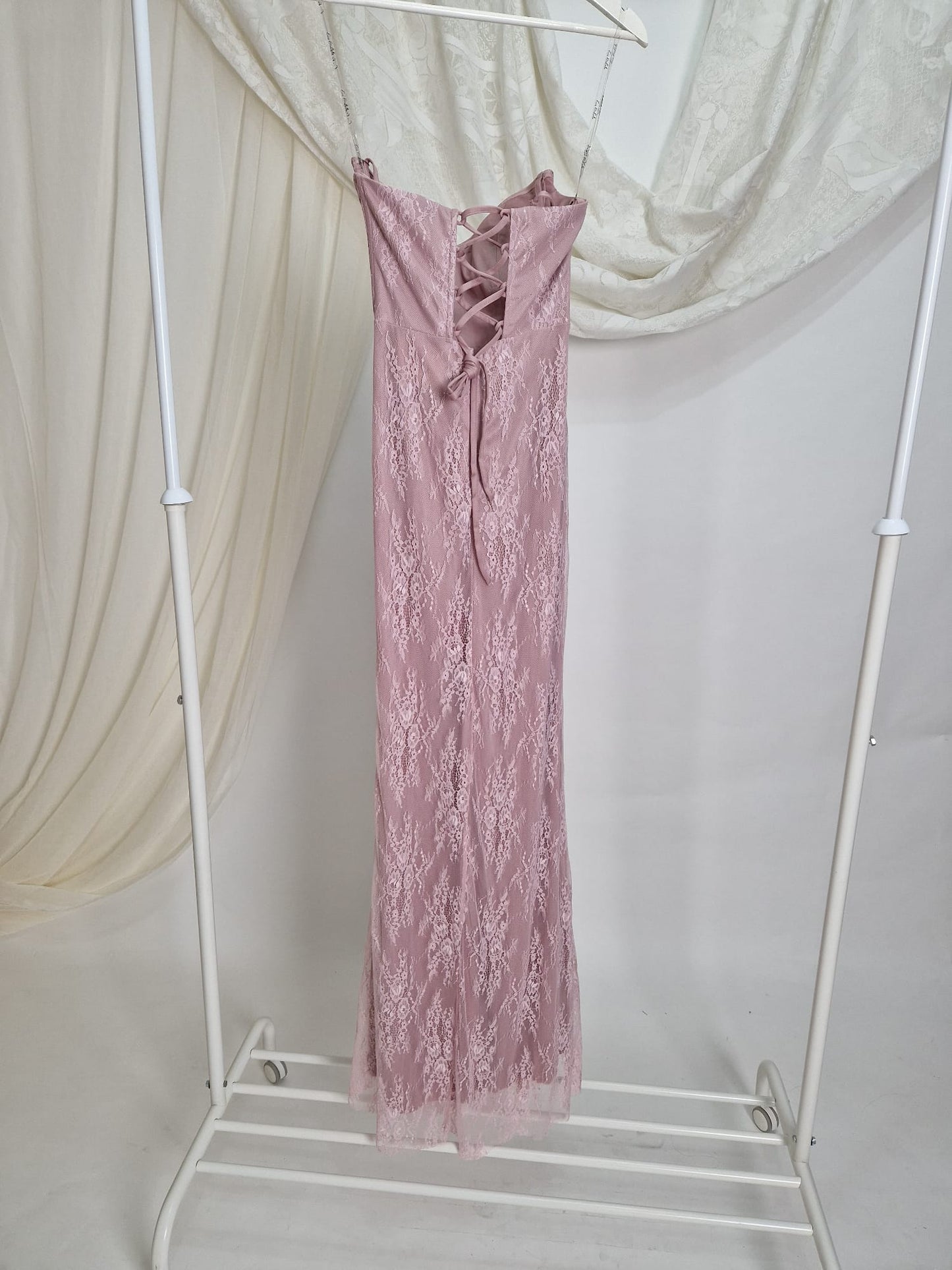 Rochie din dantela roz