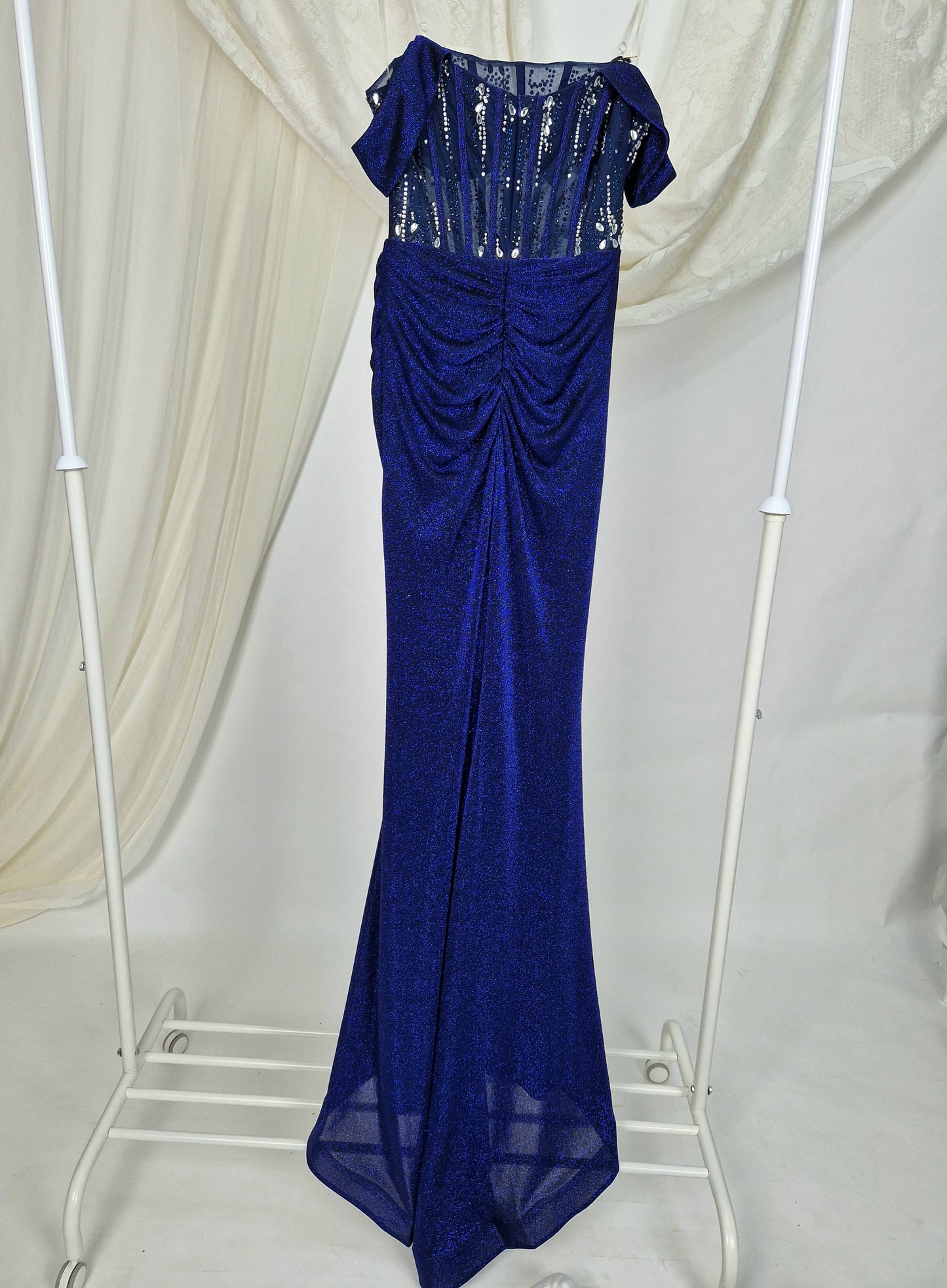 Rochie de seară lungă din lycra, model sirenă, cu umeri goi, detalii de pietricele