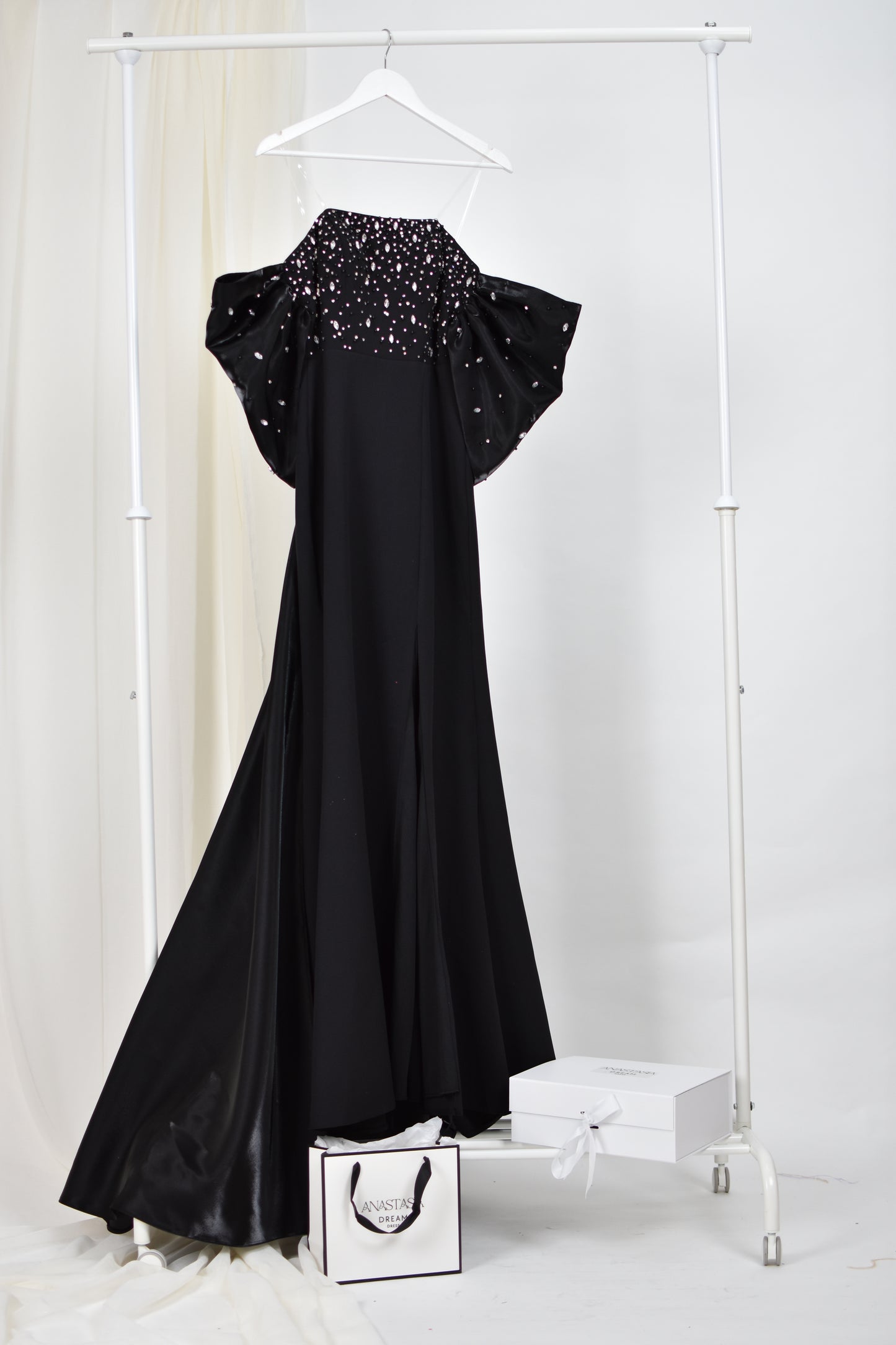 Rochie de seara neagra cu detalii