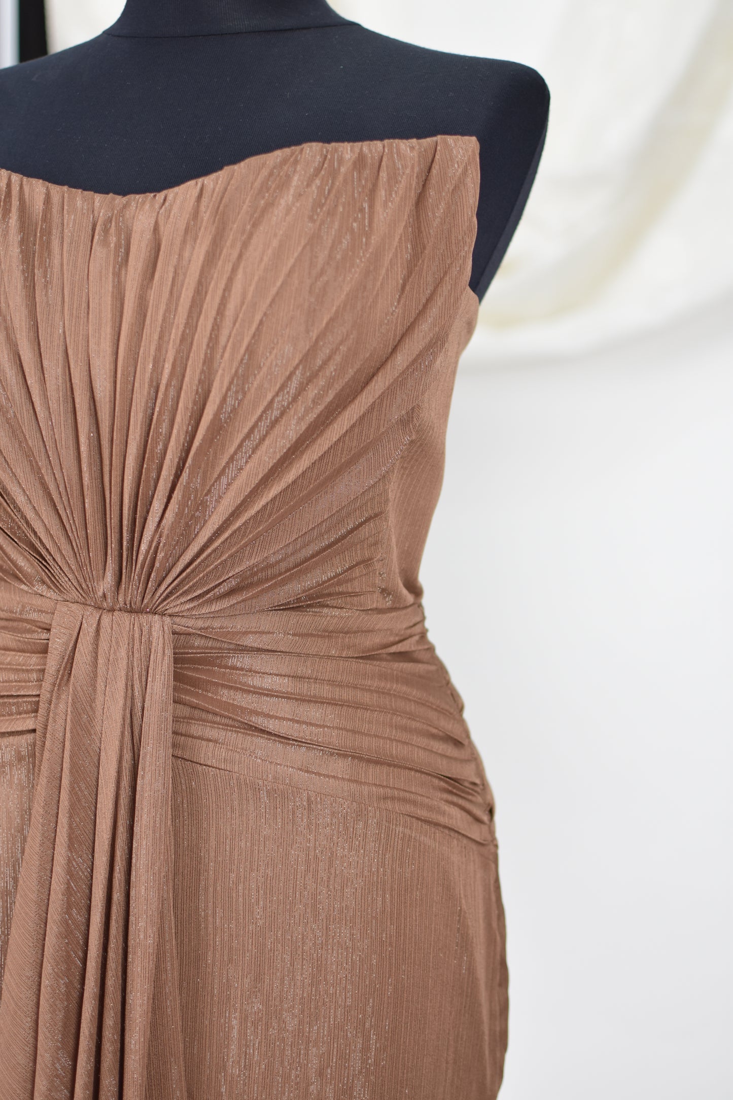 Rochie de seară maro fără bretele