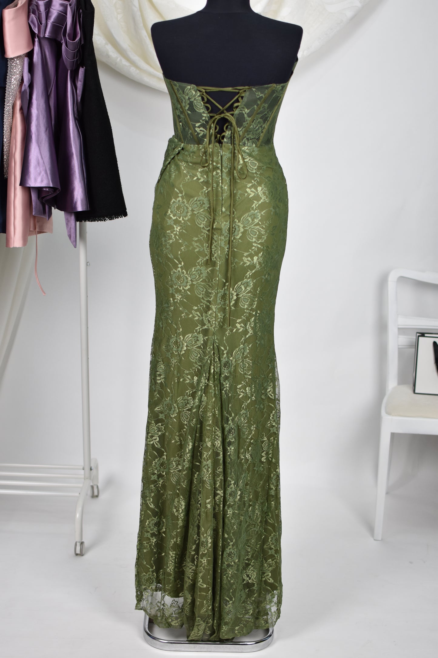 Rochie de seară verde fără bretele din dantelă