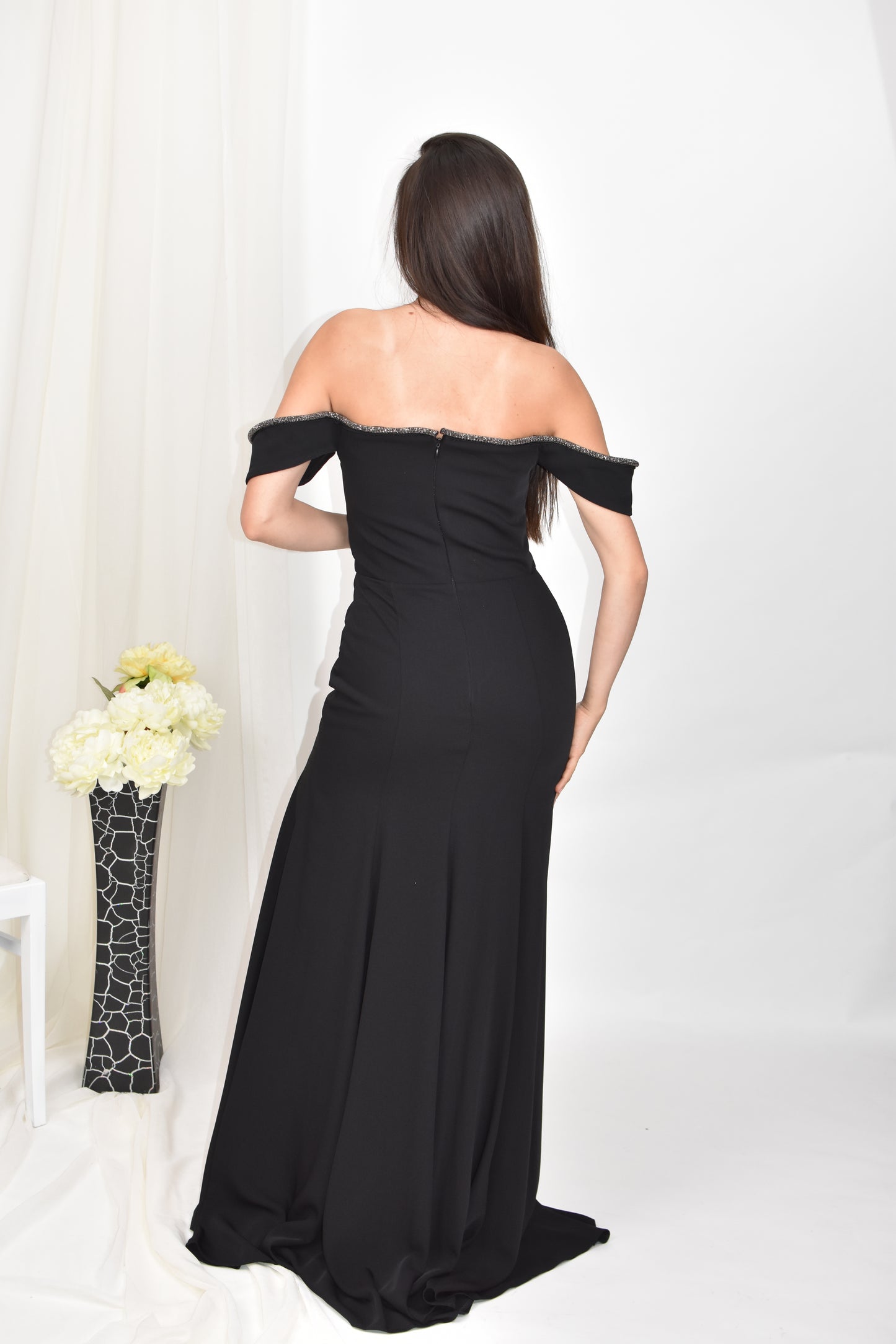 Rochie lunga cu umeri goi, neagra