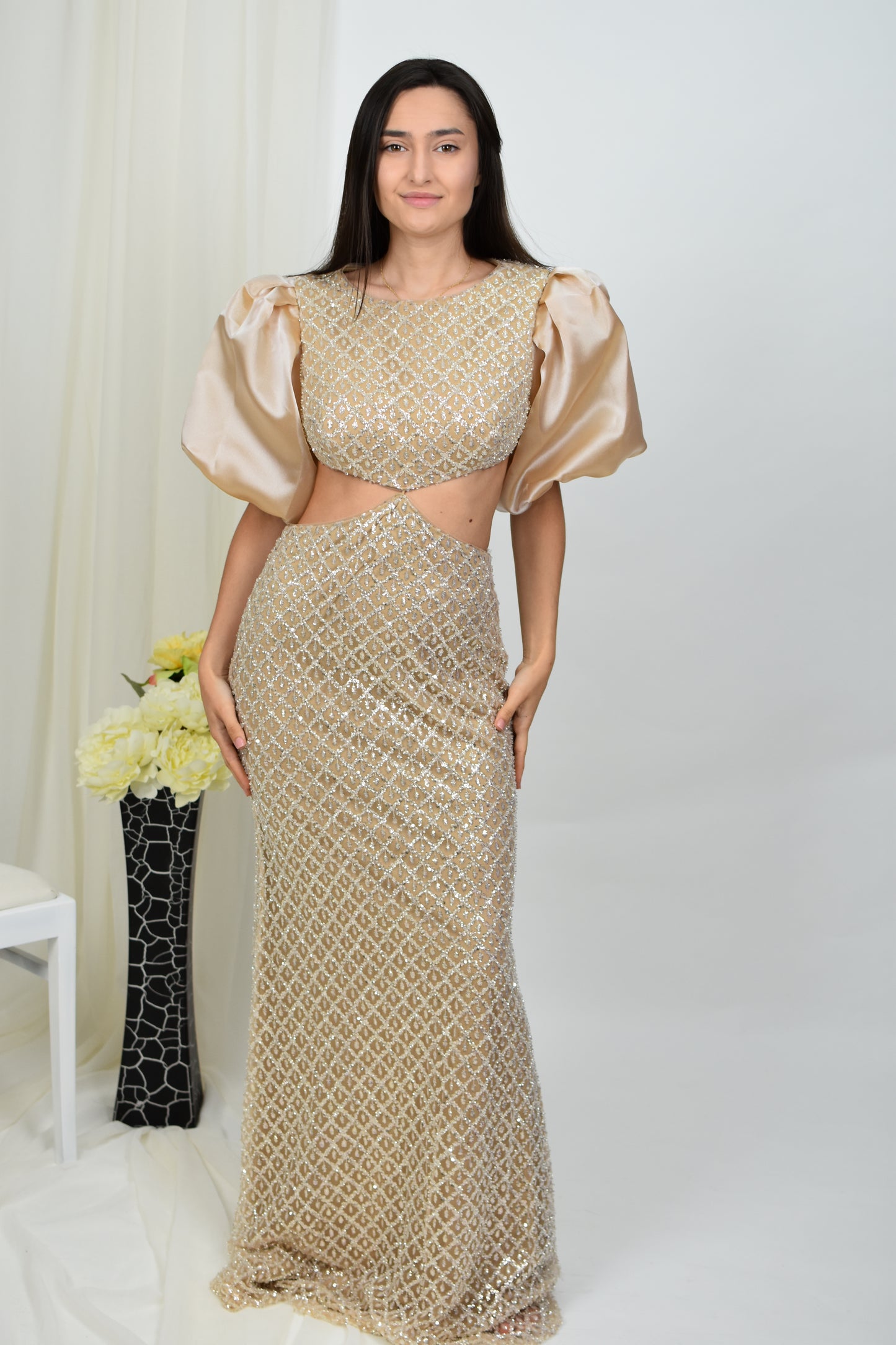 Rochie cu mânecă scurtă, model sirenă, cu pietricele