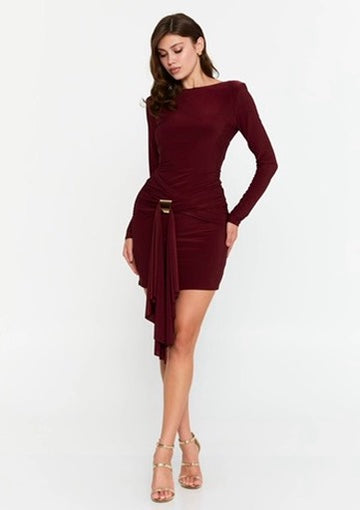 Rochie scurta burgundi cu aplicatie aurie