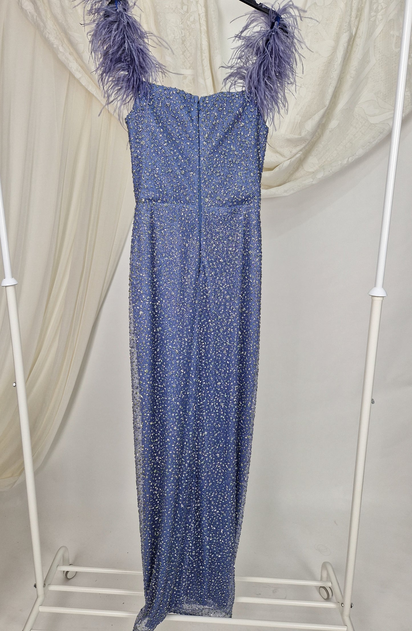 Rochie de seară lungă, sirenă, albastra, bretele cu pene