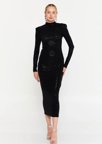 Rochie midi neagra cu maneca lunga