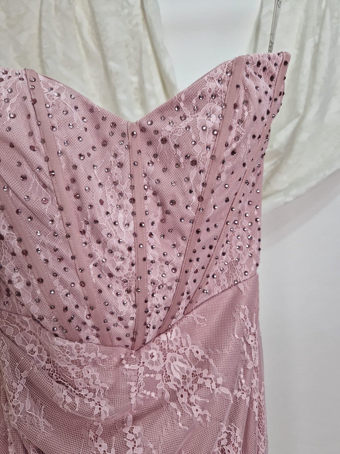 Rochie din dantela roz