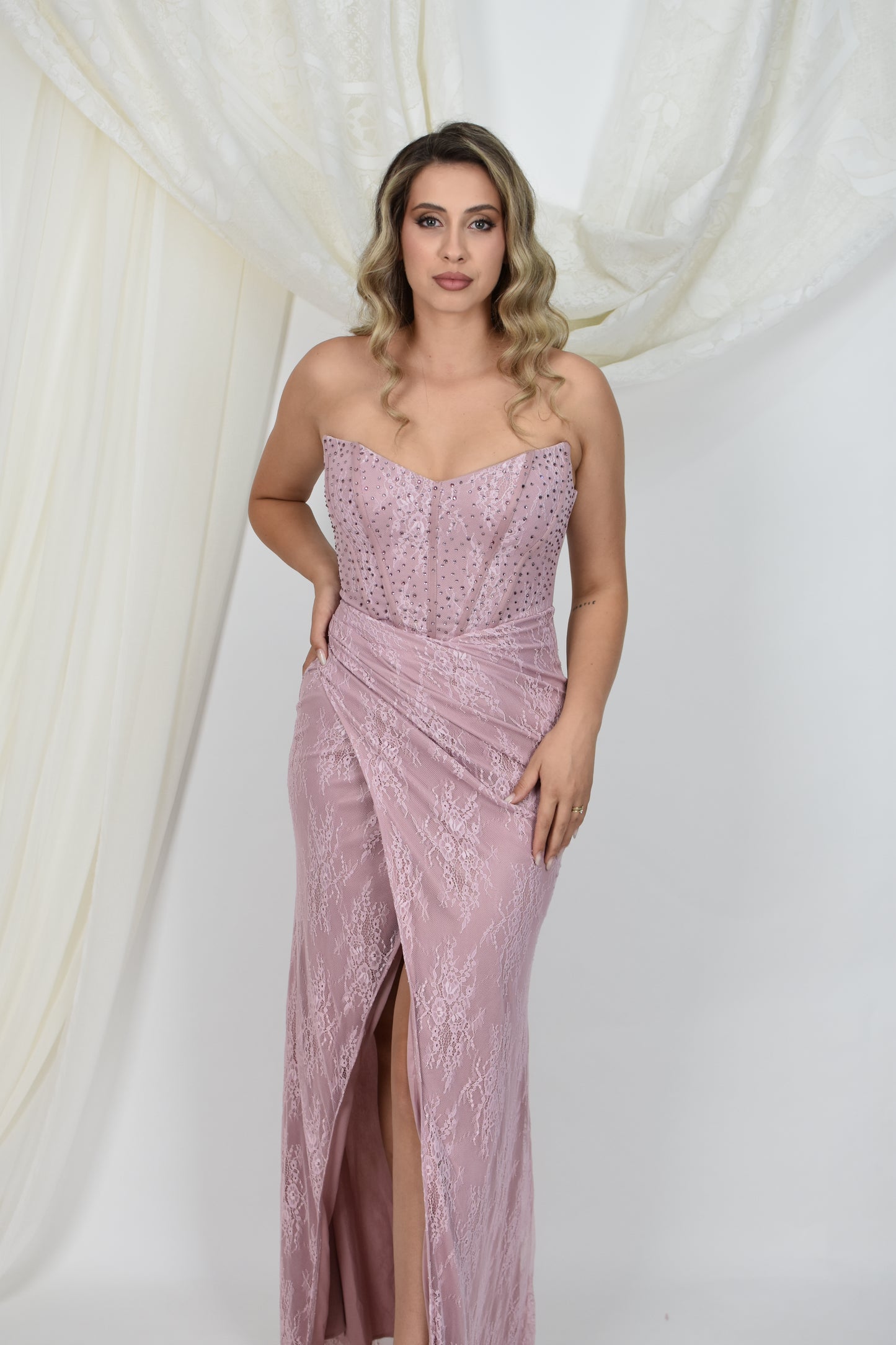 Rochie din dantela roz