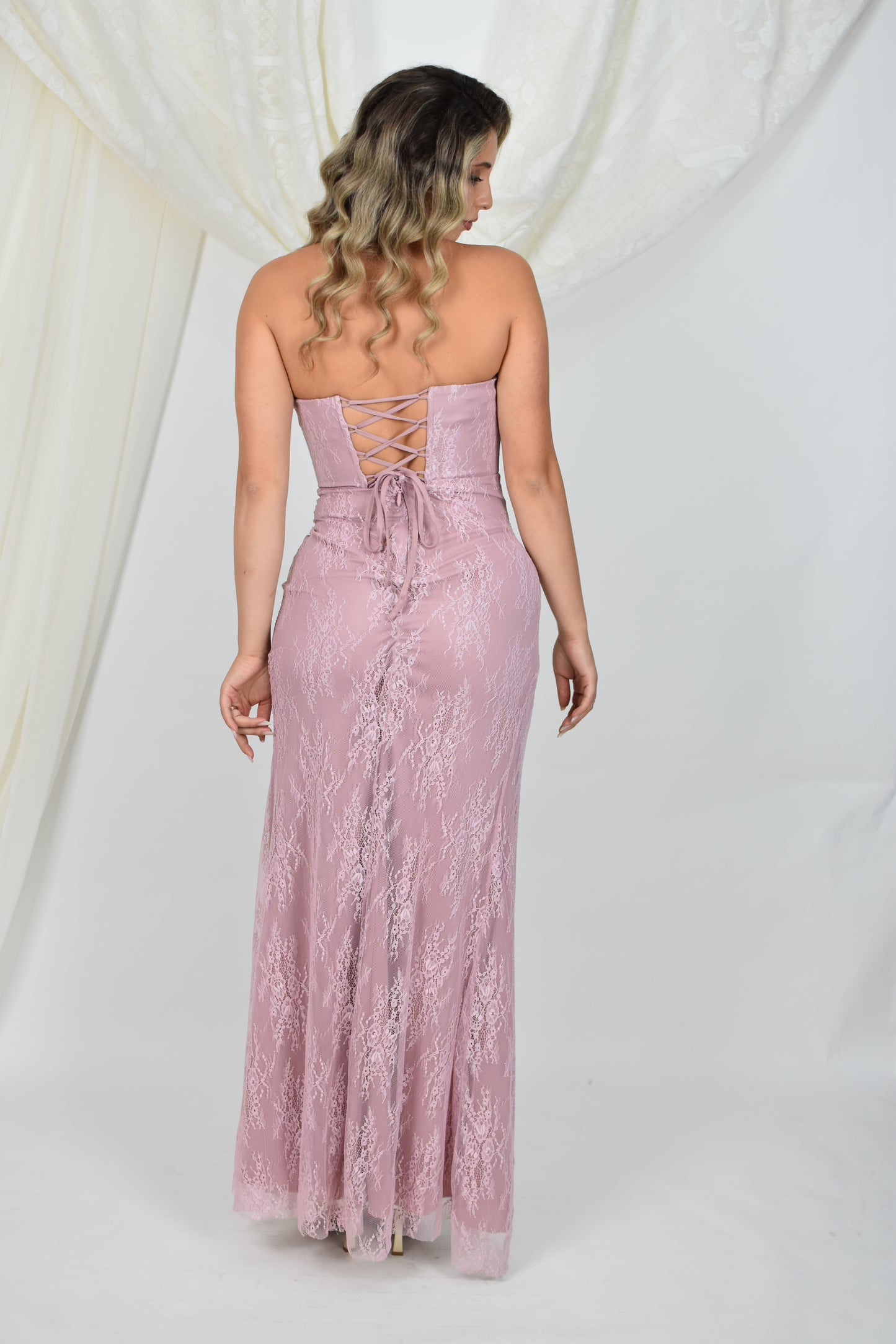 Rochie din dantela roz