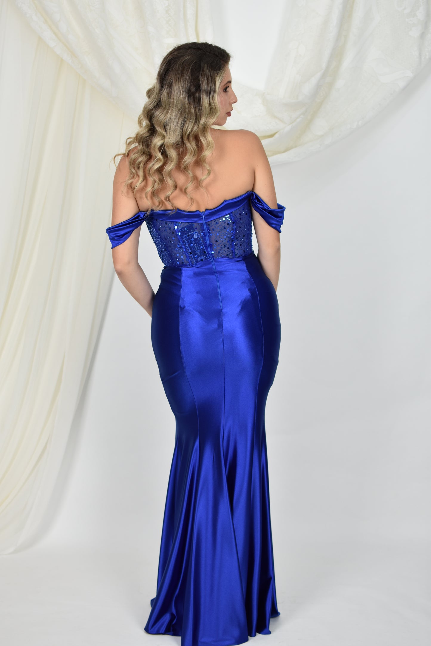 Rochie de seară lungă sirenă din satin, cu umeri goi, albastră