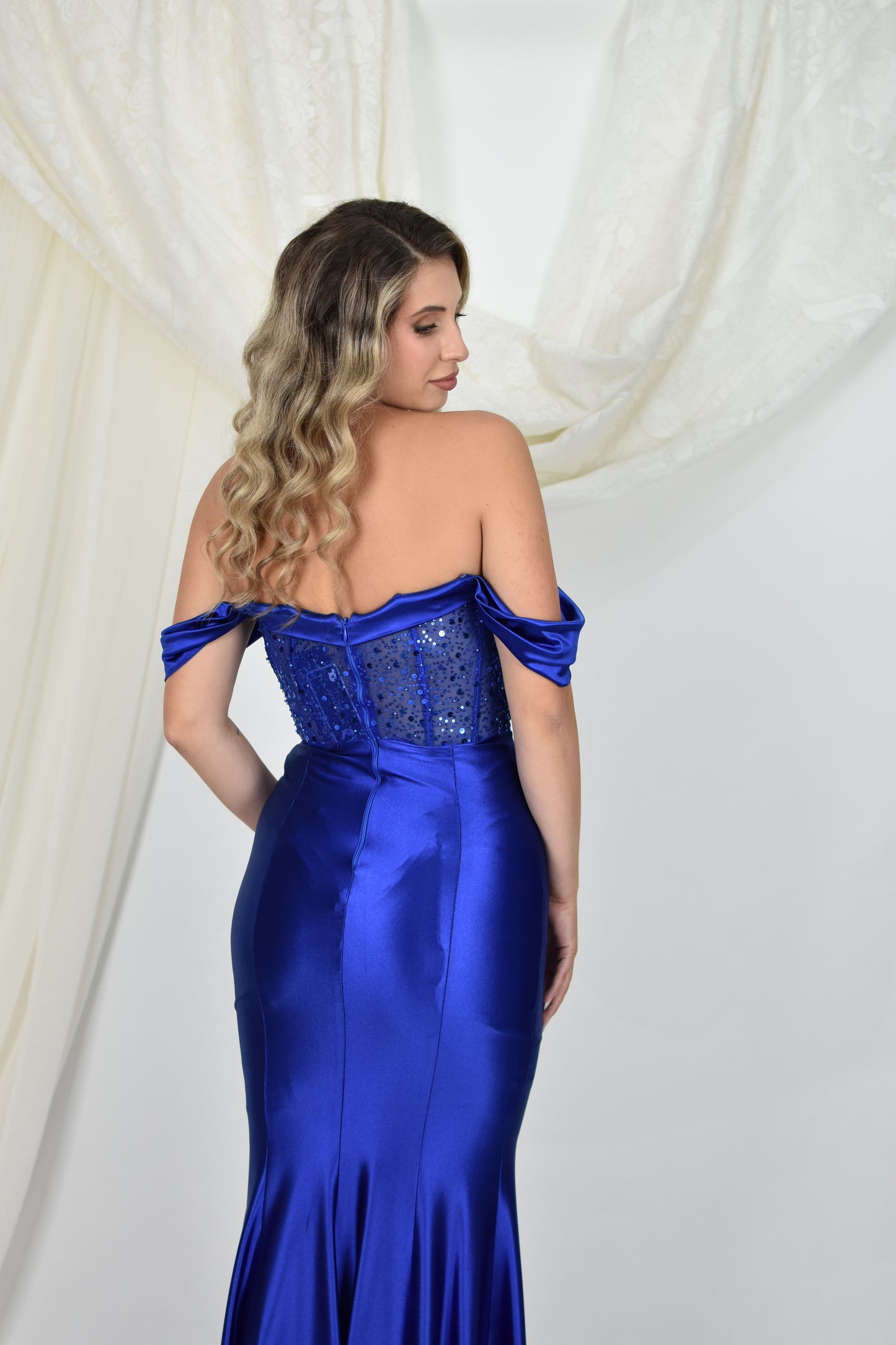 Rochie de seară lungă sirenă din satin, cu umeri goi, albastră