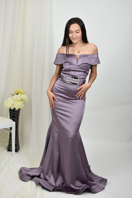 Rochie sirenă din satin, cu umeri goi