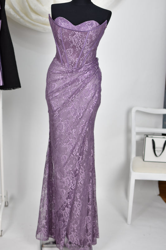 Rochie de seară mov fără bretele din dantelă