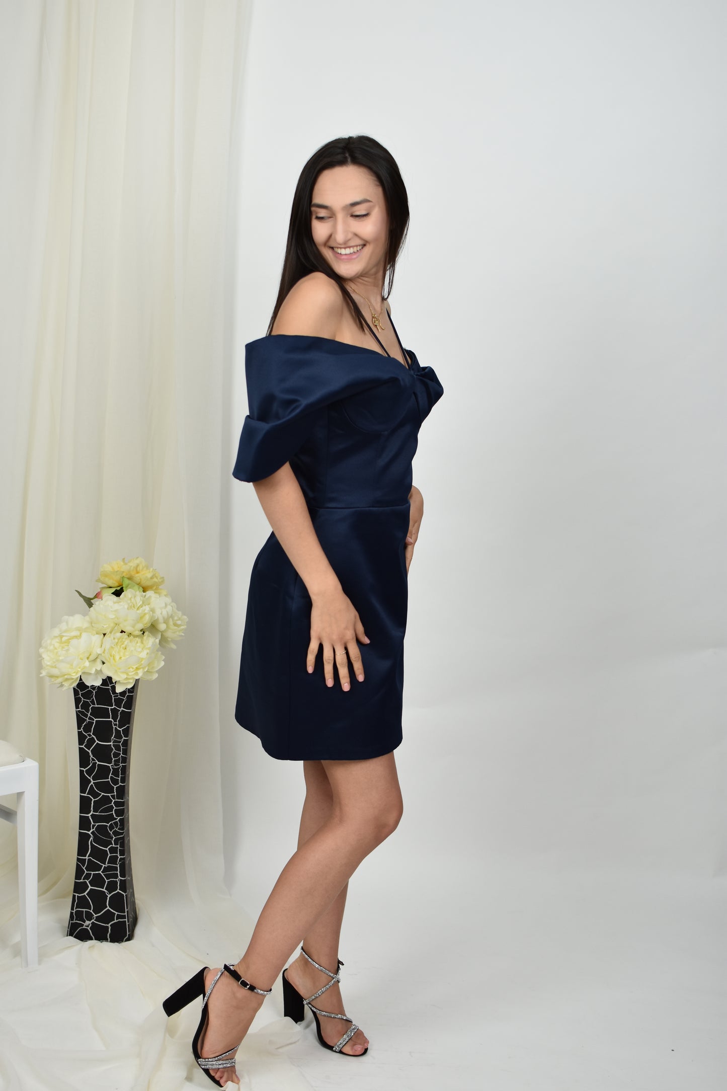 Rochie mini cu umeri goi, bleumarin