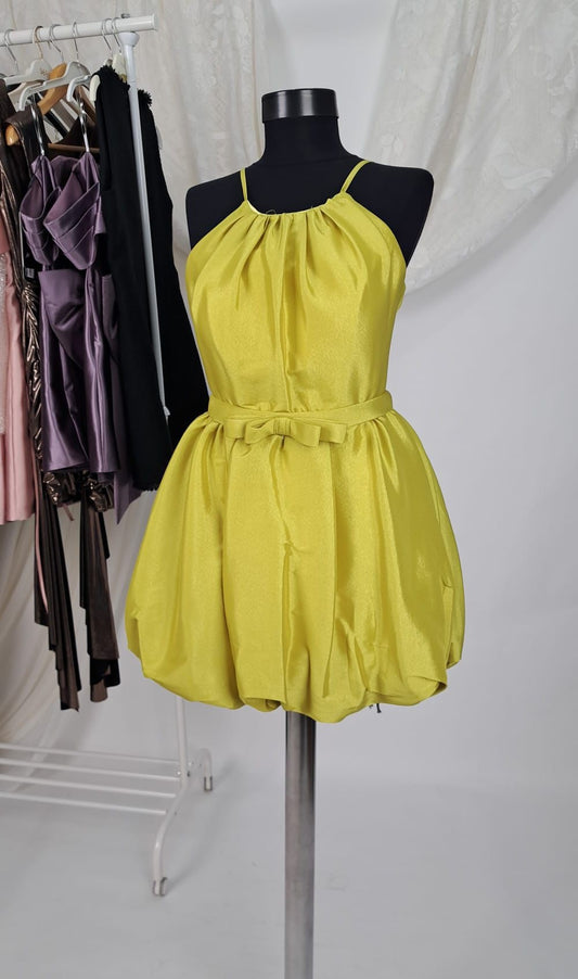 Rochie scurta verde fistic cu bretele.