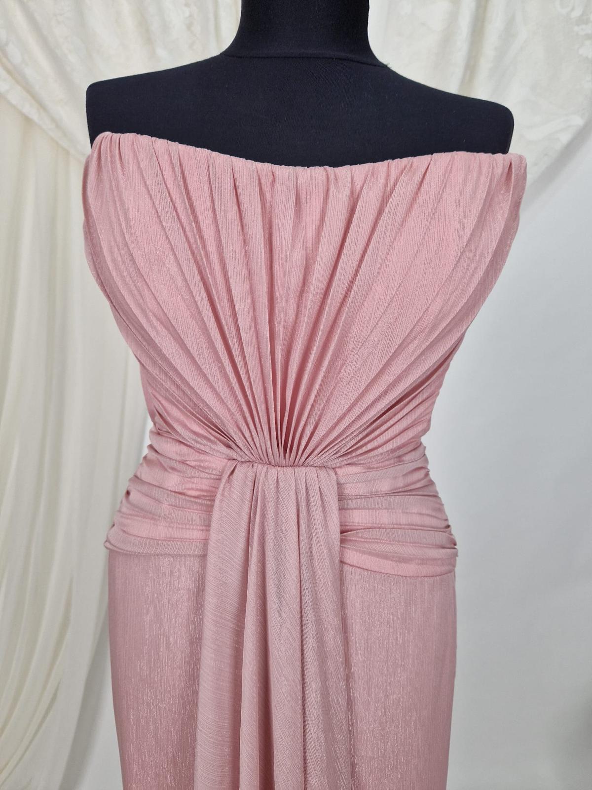 Rochie de seară roz fără bretele